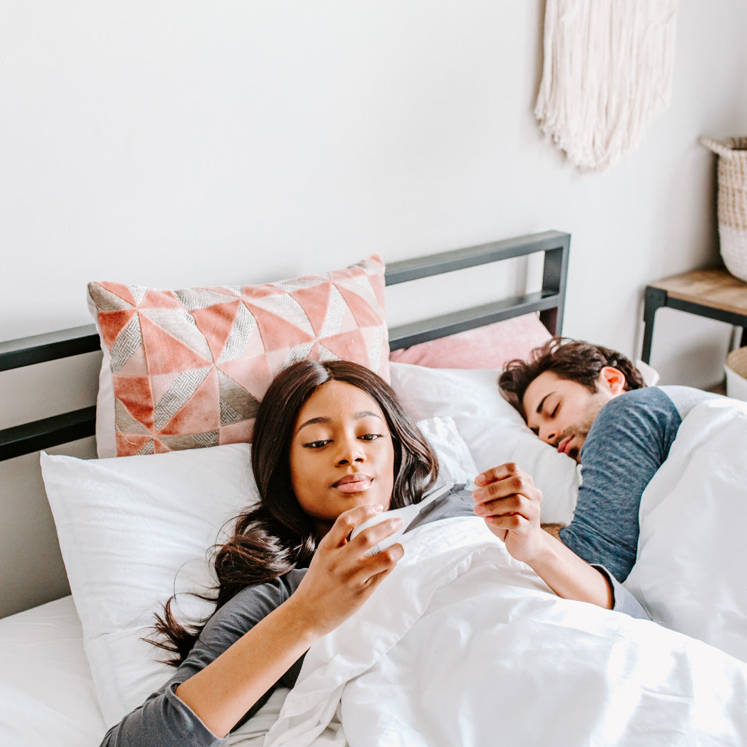 Woman using Daysy fertility tracker to calculate fertile days and identify her ovulation window